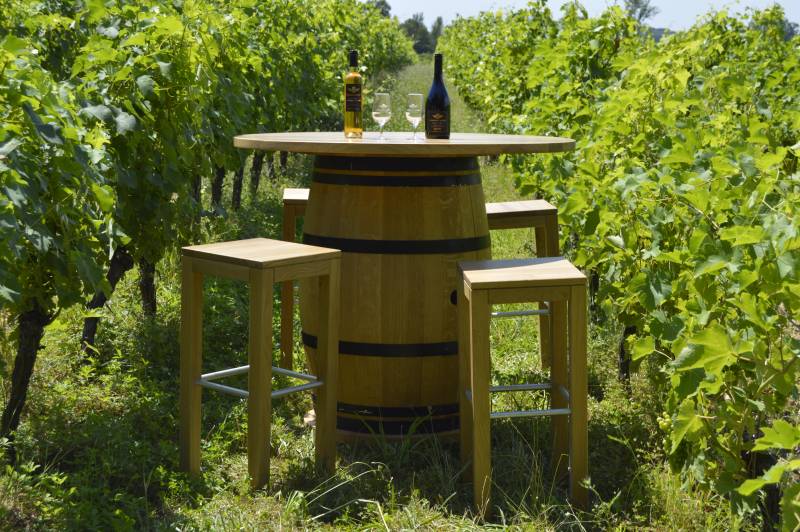 Tonneau recyclé avec plateau bois et tabouret